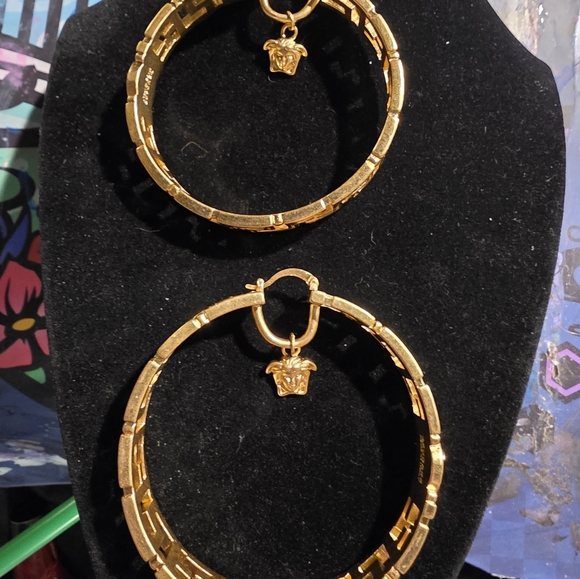 USED....FENDACE Gold Medusa BIG hoop earrings. - Picture 7 of 11